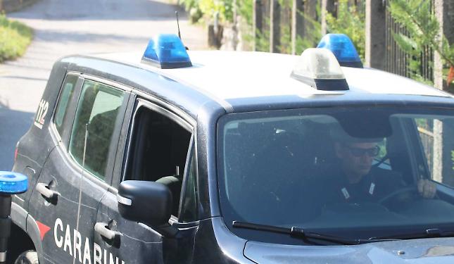 Furto in pieno giorno e fuga rocambolesca