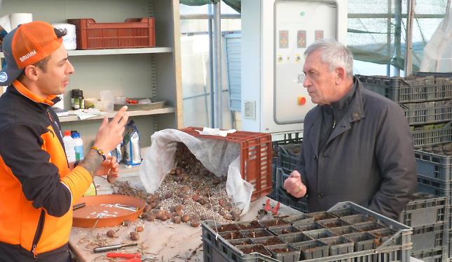 Dal vivaio al Parco del Marguareis: il vescovo di Mondov&igrave; nel cuore delle eccellenze della valle