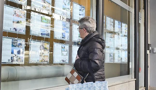 Case per giovani famiglie, sindacati critici sul piano della Regione: &ldquo;ci sono delle graduatorie da rispettare&rdquo;