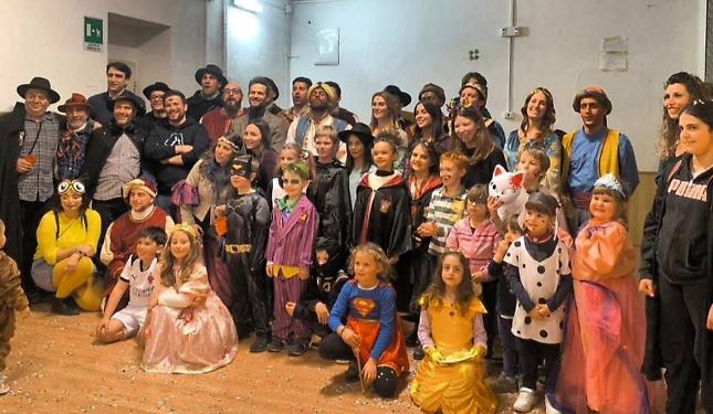 Maschere, tradizione e sorrisi: il Carnevale incanta Monastero di Vasco