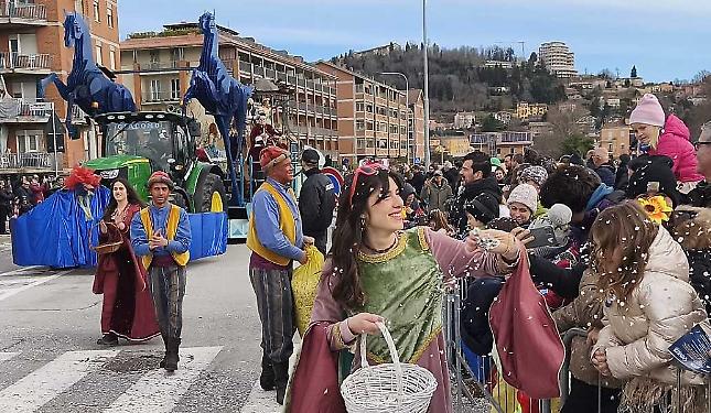 Avanti coi carri! La seconda sfilata di Carnevale - FOTOGALLERY
