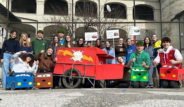 Al Carnevale di "Cars", i ragazzi portano allegria agli anziani della Casa di riposo