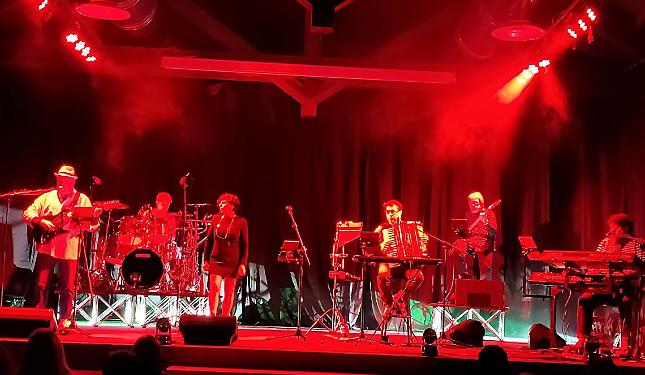 Un viaggio tra le canzoni che ci hanno fatto crescere: due serate evento tra musica e solidariet&agrave;