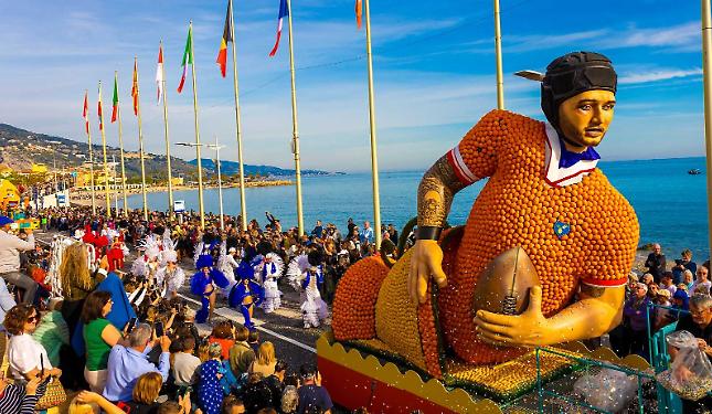 Non solo Ivrea: il Carnevale degli agrumi che incanta l&rsquo;Europa tra mare e sculture giganti