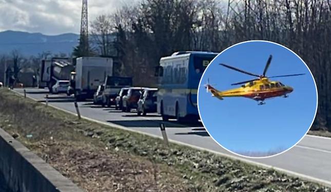 Un ragazzo di 19 anni, investito e ucciso lungo la Statale 28