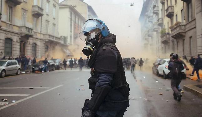 Irruzione a "La Stampa" e violenza nelle manifestazioni a Torino: cinque arresti