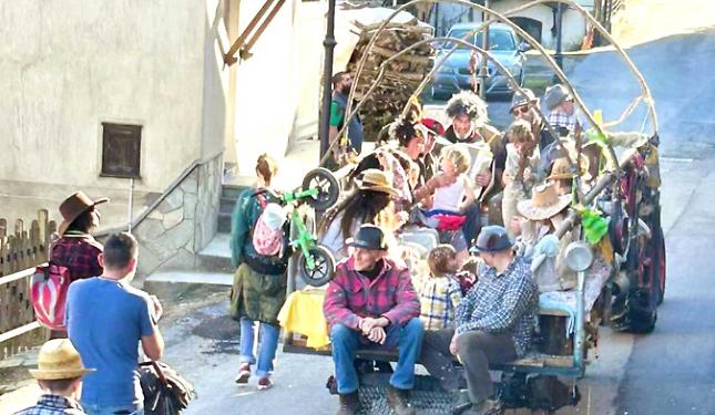 Colori, musica e friscioi e polenta: il grande ritorno dei "Magnin"