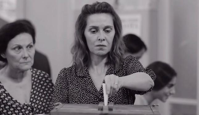 Il brindisi di Alberto Sordi e la bandiera della maestra Cristina.