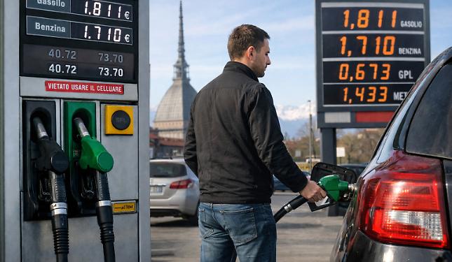 La guerra in Medio Oriente fa schizzare i prezzi di benzina e gasolio anche in Piemonte