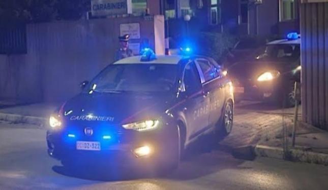 Rubano la borsa e chiedono 100 euro per restituire il telefono: arrestati fratello e sorella nell&rsquo;Albese