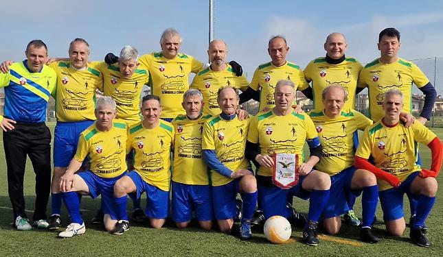 Calcio Over 60: non &egrave; mai troppo tardi per correre dietro un pallone (a scopo benefico)