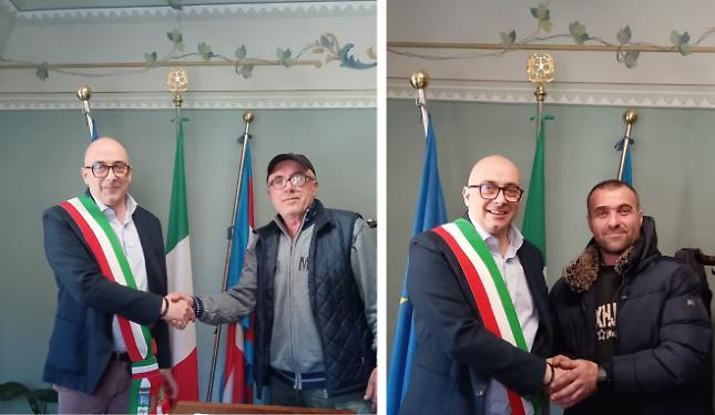 Padre e figlio diventano cittadini italiani: la cerimonia in Comune