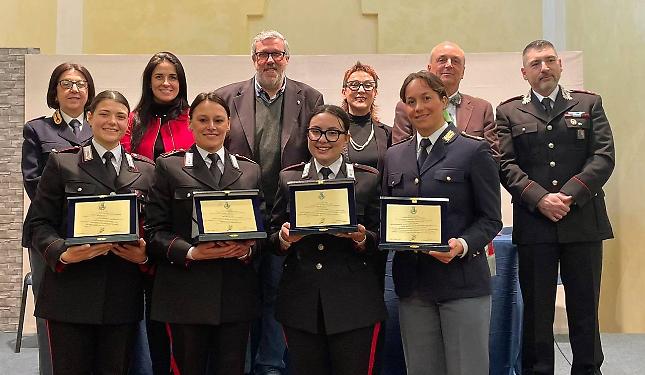 Insignite quattro donne delle Forze dell&rsquo;Ordine, esempio di impegno, coraggio e dedizione quotidiana