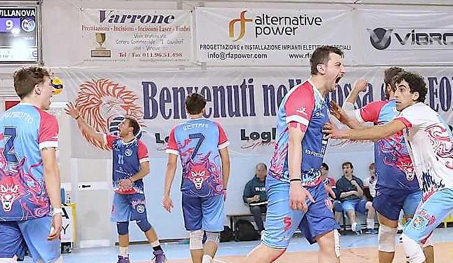 Due set perfetti, poi in cinque minuti cambiano tutto. La capolista cade