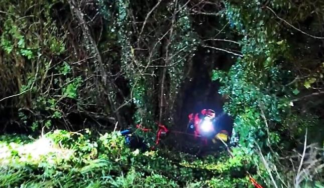 In canoa sul torrente, resta bloccato sulle rocce: salvato e trasportato in Ospedale