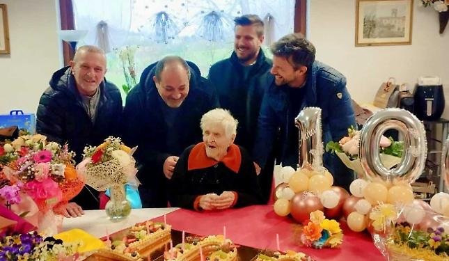 Compie 100 anni e tutta la comunit&agrave; si stringe intorno a lei: una festa piena di affetto e gratitudine