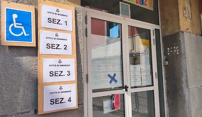 Referendum: alle 12 affluenza al 14%