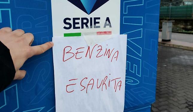 Distributori senza benzina in alcuni impianti della zona