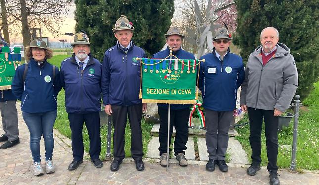 Orgoglio alpino in marcia: le Penne Nere rafforzano legami e valori