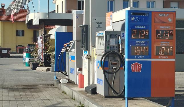 Il taglio delle accise non frena la corsa dei prezzi: gasolio di nuovo oltre i 2 euro