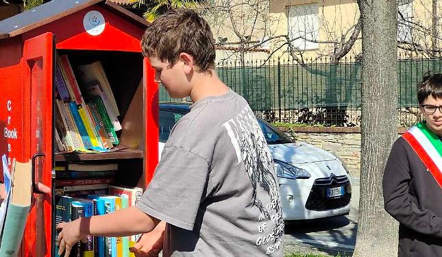Una casetta in centro paese, dove chiunque pu&ograve; prendere e lasciare libri