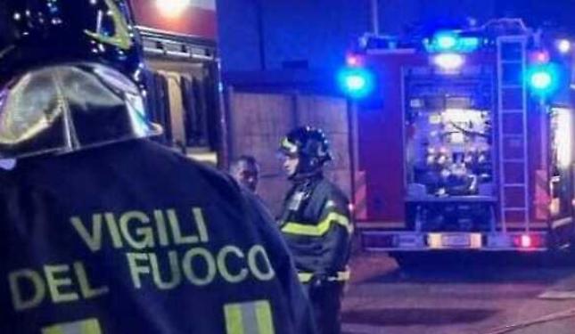 Auto con cinque persone a bordo si ribalta nella notte: un ferito grave