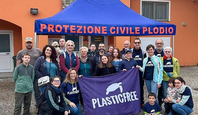 Recuperata nei boschi oltre una tonnellata di rifiuti