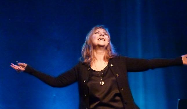 Tra opera e cabaret: Marina Massironi racconta l'attualit&agrave; di "Otello" tra femminicidio e razzismo