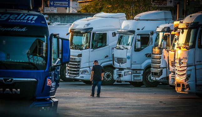 Gasolio sempre pi&ugrave; caro: i tir si fermano per una settimana