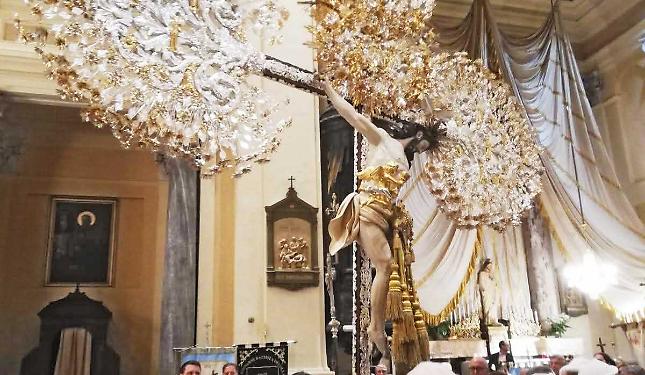 Il mese mariano si apre tra fede e tradizione: la citt&agrave; si ritrova in processione