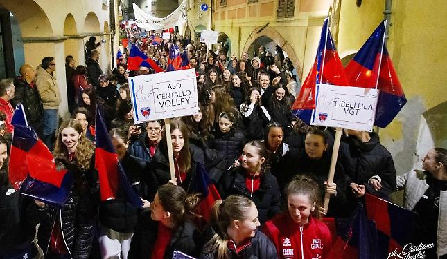 L'energia del volley invade Mondov&igrave;: in migliaia in centro, per l'apertura del "Torneo della Ceramica"