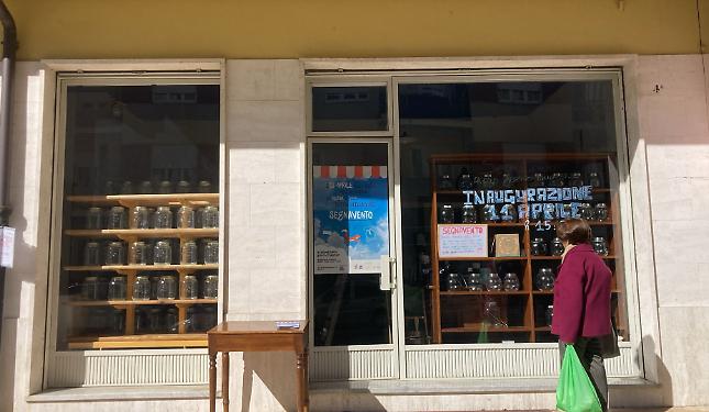 Apre la bottega Segnavento, piccolo mercato dello sfuso