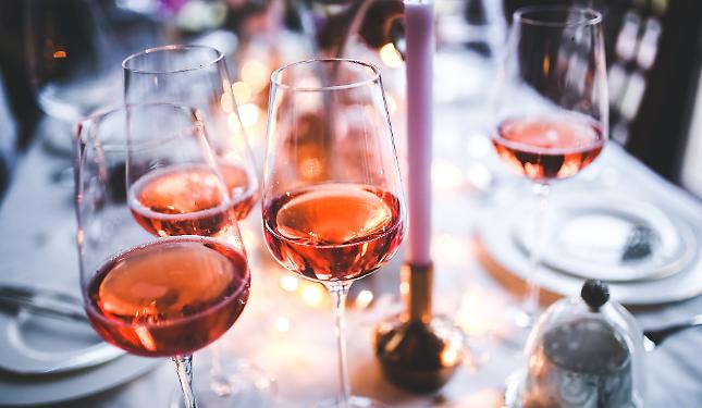 Al Vinitaly il ros&eacute; diventa esperienza: tra calici, storie e inclusione