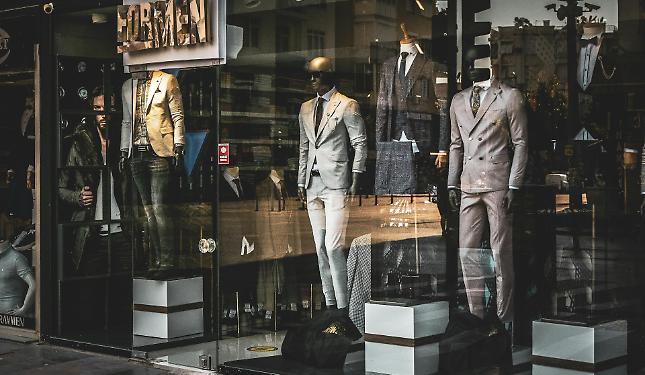 Fino a 6 mila euro per i negozi che investono su vetrine, insegne, dehors e telecamere