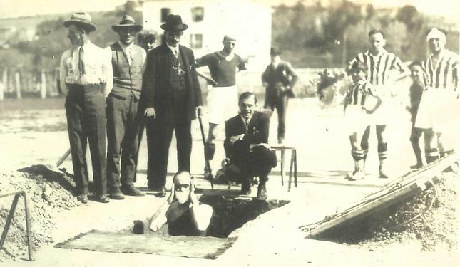 L'incredibile storia dell'uomo seppellito sotto a un campo di calcio che nessuno ricorda pi&ugrave;