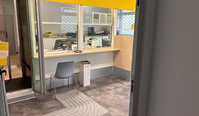 Ufficio postale rinnovato: riapre con servizi pubblici e volto nuovo