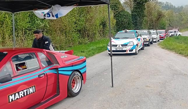 Spettacolo sui tornanti delle Langhe, con le auto che hanno fatto la storia