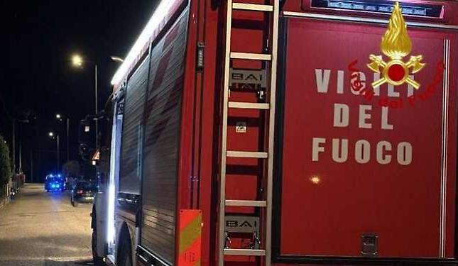 Cestini dei rifiuti incendiati in serie, caccia ai vandali