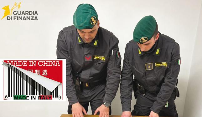 Giocattoli, immagini religiose e addobbi natalizi: la contraffazione &egrave; dappertutto