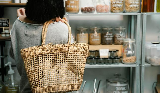 Stop agli imballaggi: ora puoi fare la spesa portando i contenitori da casa