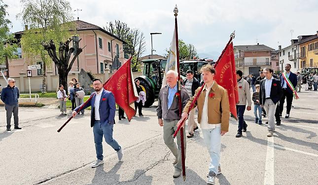Motori accesi e tradizione viva: la festa degli agricoltori conquista il paese