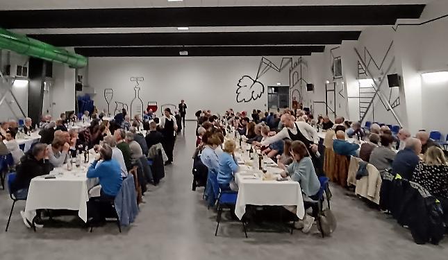 Centinaia di persone, un solo grande grazie: il Comune paga cena ai volontari