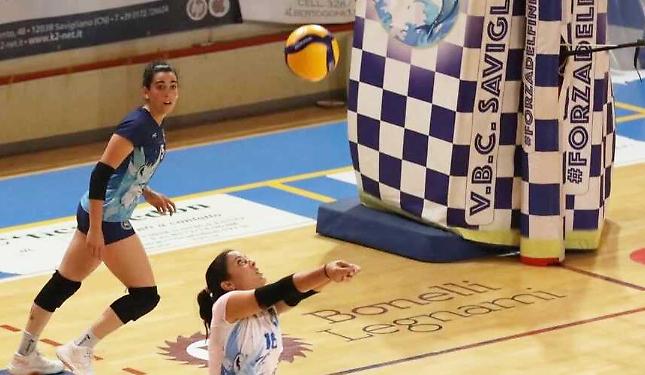 Victoria Musso e il libero Ilaria Passerotti (Villanova Volley) a Savigliano nella foto di Claudio Mondino