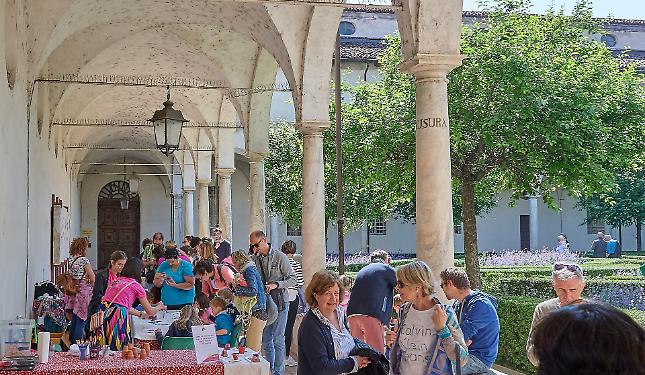 Tra profumi, magie e laboratori: torna la festa delle essenze