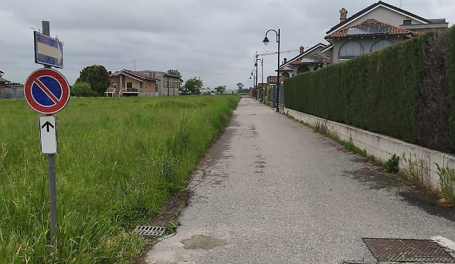 La strada &egrave; troppo stretta: il Comune istituisce il senso unico