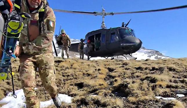 Soccorso tra neve e valanghe: ecco come si addestrano gli Alpini in montagna