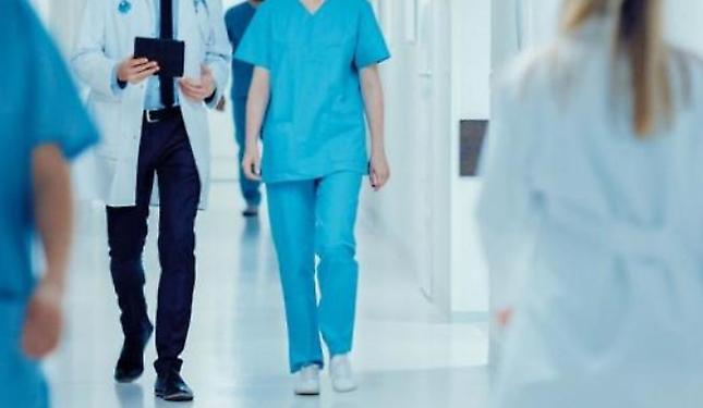 &laquo;Esame prenotato: fra un anno&raquo;. Ma ora medici in pensione aiutano a ottenere visite rapide