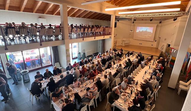 60 mila euro per nuove tinte e nuovo look grafico del salone polivalente