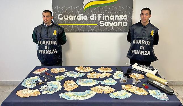 Spaccio di hashish, cocaina: due denunciati dalla Guardia di Finanza