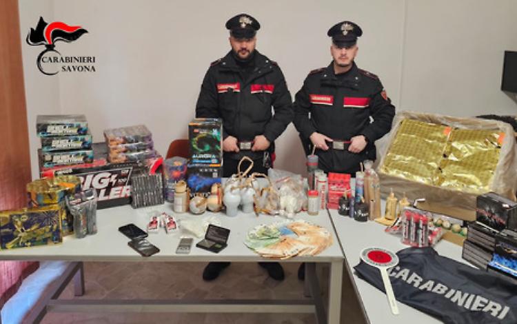 Operaio incensurato ritrovato con 50 grammi di hashish, 45 di cocaina, 35 di MDMAe 40 di esplosivo